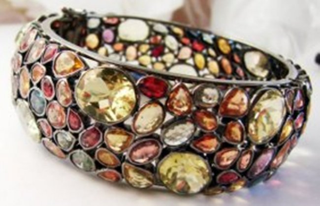 Natural Multi Sapphire Bangle 68.52CT 18k B/g Overlay: Gem Type: Natural Beautiful Multicolor Sapphire and Lemon Topaz High Quality Item Item: Bangle Lemon Topaz 10 Pieces Weight: 52.10 Carat Shape: Oval Facet (Clarity: VVS,Color: Yellow Treatment: Irradi
