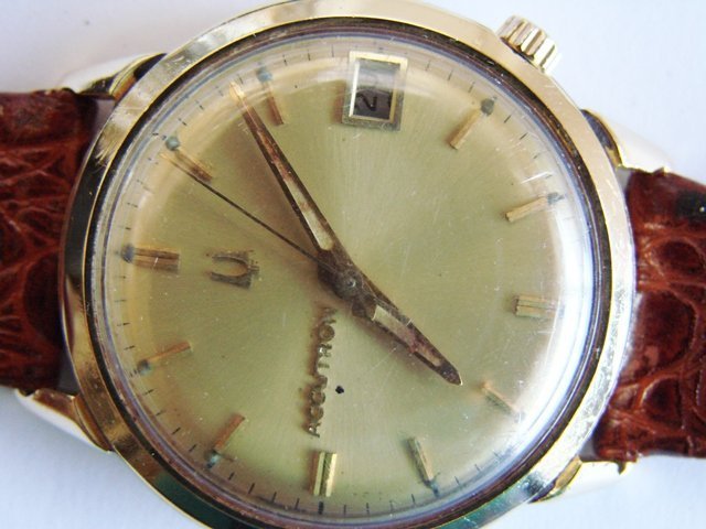 Vintage Bulova Accutron Date 14k Gold Mens Wrist Watch: Item: Vintage Wrist Watch with Date Qty: 1 Per- owned Movement is marked’ Vintage Bulova Accutron Year: 1960+ Movement: Manual Winding Case: marked 14k Yellow Weight: 9.11 grams # B30413 M6<br