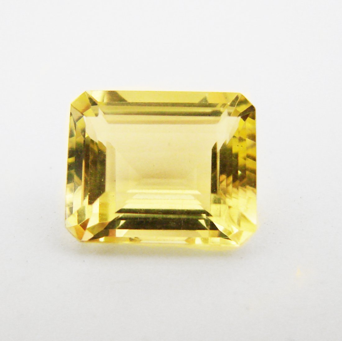 Loose Natural Lemon Topaz Octagon Shape 4.37CT: Gem Type: Natural Lemon Topaz Qty: 1 Weight: 4.37 Carat Size: 11x9x6.5mm Shape: Octagon Cut: Step Cut Clarity: VS Color: Light Yellow Origin: Brazil