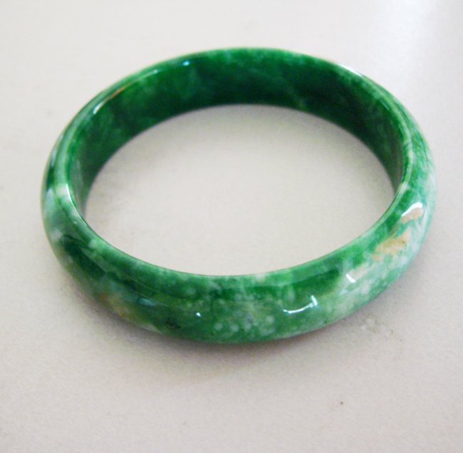 Natural Jade Bangle Imperial Green Grade A Size: 7.5: Gem Type: Natural Imperial Jade Qty: 1 Item: Jade Bangle Grade: A Clarity: Deep Polish, Translucent, Color: Emerald Green/Slightly White Color Texture Luster: Excellent Origin: Burma Outer Diam