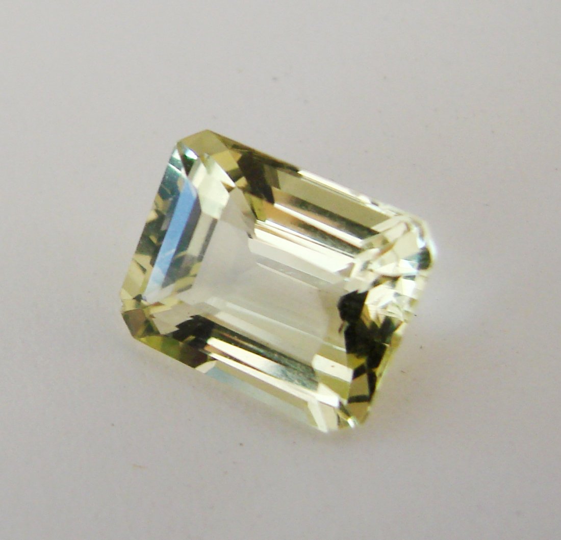 Loose Natural Lemon Topaz Octagon Shape 5.53CT: Gem Type: Natural Lemon Topaz Qty: 1 Weight: 5.53 Carat Size: 12x9.9x6.7mm Shape: Octagon Cut: Step Cut Clarity: VS Color: Light Yellow Origin: Brazil