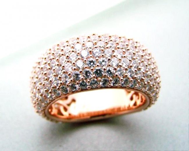 Creation Diamond Ring 5.04Ct 18k R/g Overlay: Gem Type: Beautiful Creation Diamonds High Quality Item Item : Ring 168 Pieces Weight: 5.04 carat Round Brilliant (Clarity: VVS, Color F) 18k Rose gold overlay 925 silver Weight: 9.50 grams-Size: 7 Ba