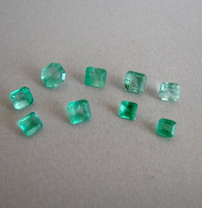 Mixed Size Cushion Shape Columbia Emerald 3.34 Ct (1 of 3)