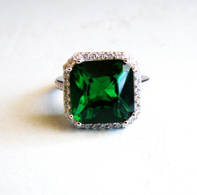 Creation Diamond/Green Toumaline Ring 7.52Ct 18k W/g (1 of 4)