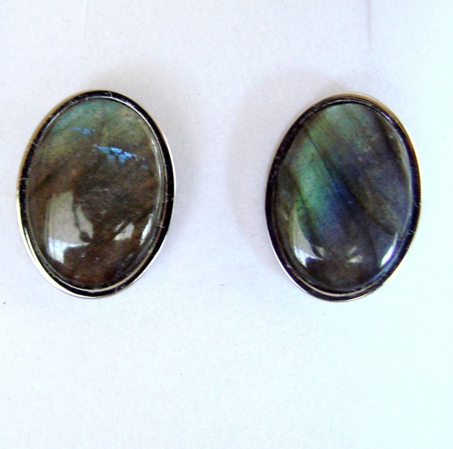 Men Cufflink Slainless Natural Labradorite Oval 18.45Ct: Gems Type: Natural Multicolor Labradorite Oval Cabochon Measurement: 18x13 mm Weight:18.45 Carat Clarity: Translucent,Color: Multicolor Treatment: None Cufflink Size: L 1"x W 3/4"inch Shape: Oval Meta