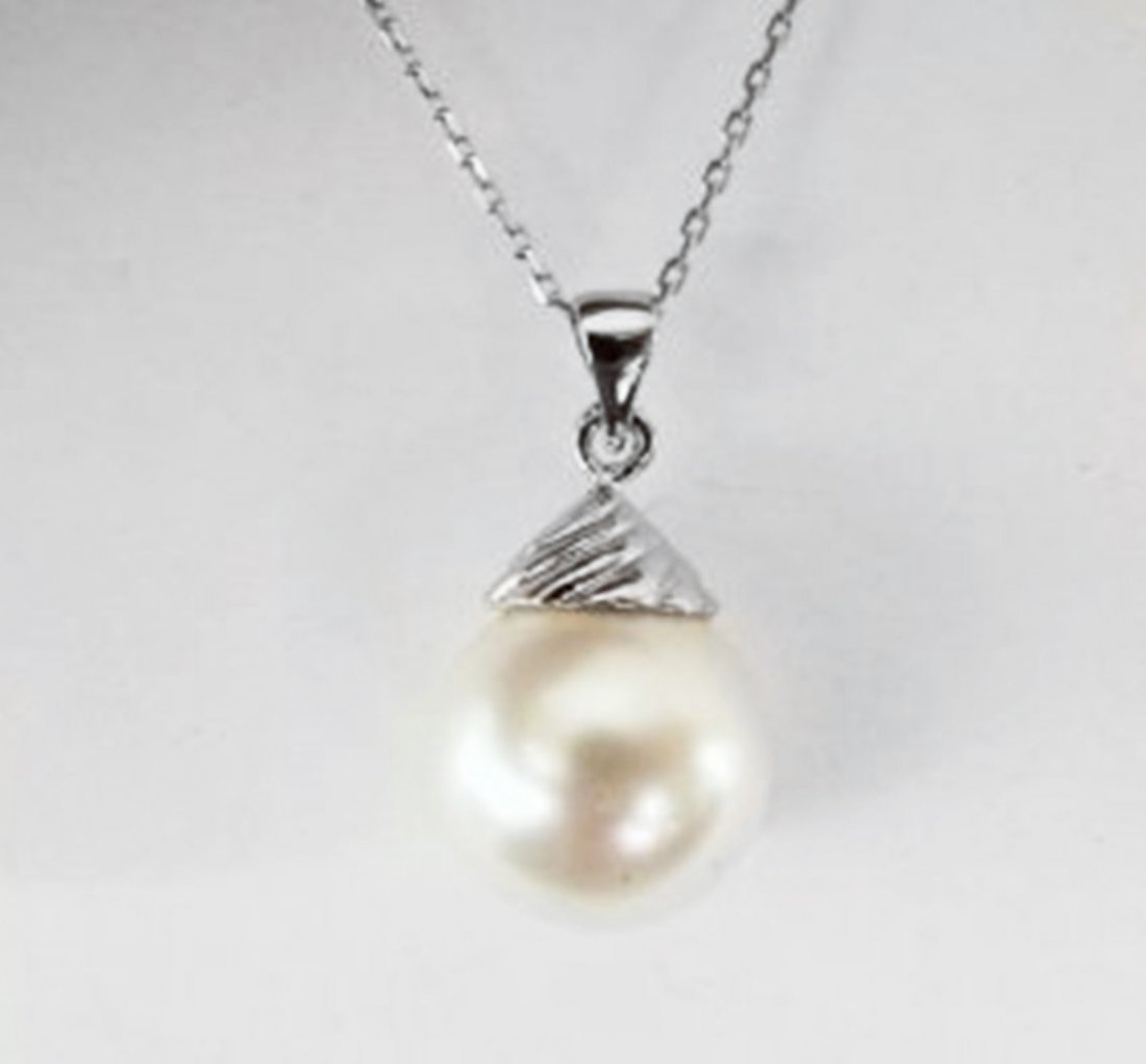 14mm Swarovski Crystal Pearl Pendant 18k W/g Overlay (1 of 2)