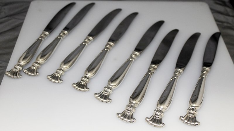 WALLACE ROMANCE OF THE SEA 8 STERLING DINNER KNIFES: We present for your consideration this collection of 8 sterling silver Dinner Knifes, classic vintage Pattern Romance of the Sea by Wallace Silversmiths, designed by William S Warren.Each measures 9 i