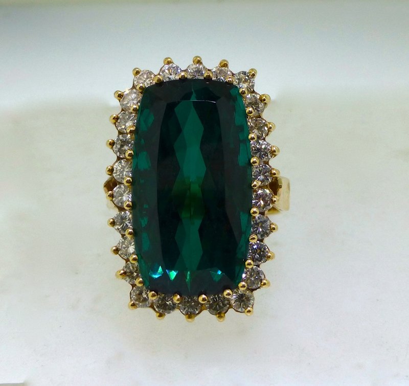 ESTATE VTG 15ct GREEN TOURMALINE & DIAMOND 14k RING: Magnificent vintage estate lady’s 14kt yellow gold large 15ct green tourmaline & 1.30 cts diamond dinner ring. The shank of the ring is approx. 4.00mm at the base, 3.80m at the top and tapers in wit