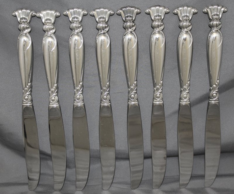 WALLACE ROMANCE OF THE SEA 8 STERLING DINNER KNIFES: We present for your consideration this collection of 8 sterling silver Dinner Knifes, classic vintage Pattern Romance of the Sea by Wallace Silversmiths, designed by William S Warren.Each measures 9 i