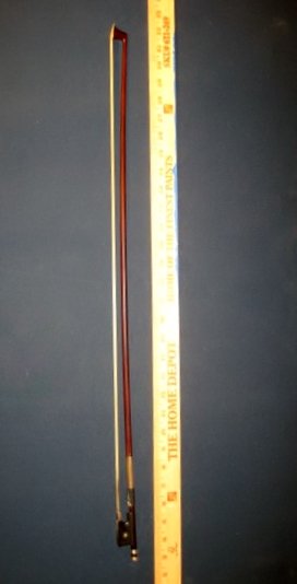 EMILE DUPREE PERNAMBUCO MOTHER PEARL VIOLIN BOW XR: We are delighted to offer this Antique/Vtg signed Emile Dupree Violin Bow. This bow features Pernambuco wood and Mother of Pearl. Some loose hairs, may need to be restrung(we are not experts in this a
