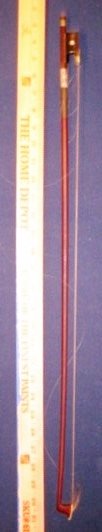 VTG/ANTQ VIOLIN BOW MOTHER OF PEARL SIGNED XR: We are pleased to offer this gorgeous Violin Bow, vintage or antique. It is signed in back with an R and the rest is illegible (it looks like 4-5 block letters). There is a tiny nick in the wood at th