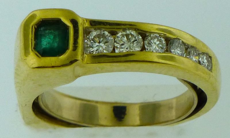 EMERALD AND DIAMONDS 14K YELLOW GOLD MODERNE RING: A vintage 14 Karat Yellow Gold, Diamond and Emerald Moderne Ring, containing six round brilliant diamonds weighing approximately 0.21 carat total and one square step cut emerald measuring 3.26 mm x 2.