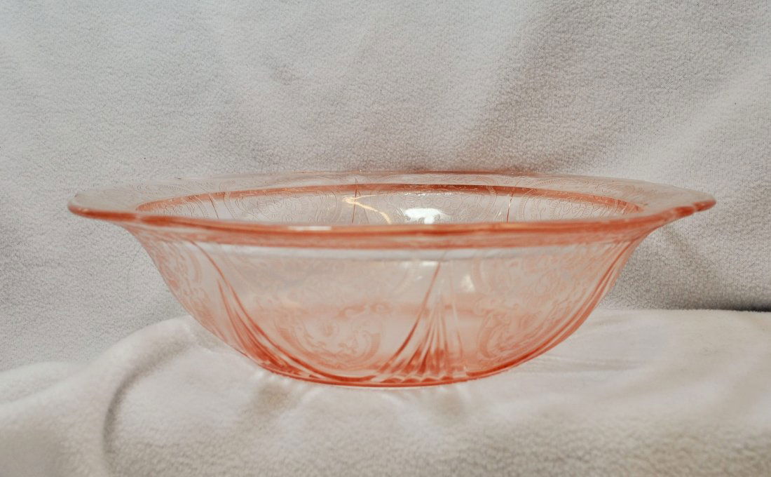 HAZEL ATLAS c1930s PINK ROYAL LACE BOWL 10in XW: We are delighted to offer this hard to find Depression Era Bowl in highly sought after Pink color. This is Royal Lace pattern produced by Hazel Atlas Glass Company from 1934-1941. Pattern featured wit