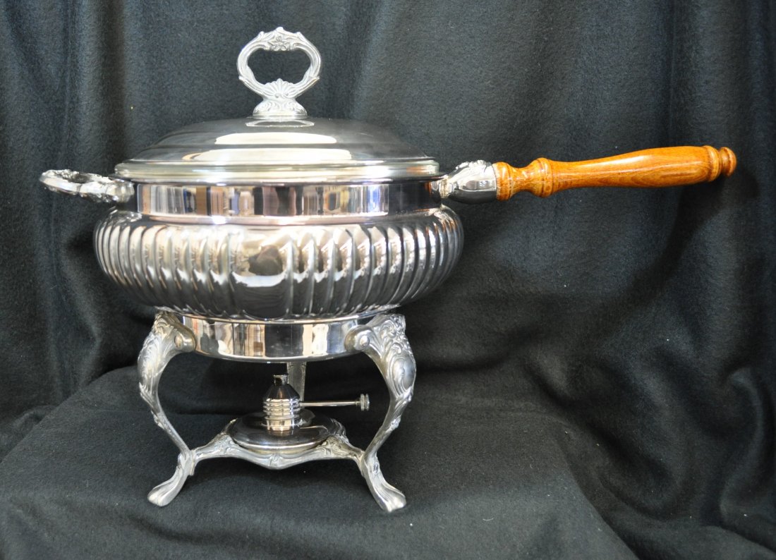 SHERIDAN SILVER CO. CHAFING DISH SET COMPLETE PYREX XW: We are very pleased to offer this gorgeous Sheridan Silver Company Chafing Dish from 1968-1970. This Chafing Dish is complete with Silver-plated stand, warming pot, chafing dish, lid, handle and burne