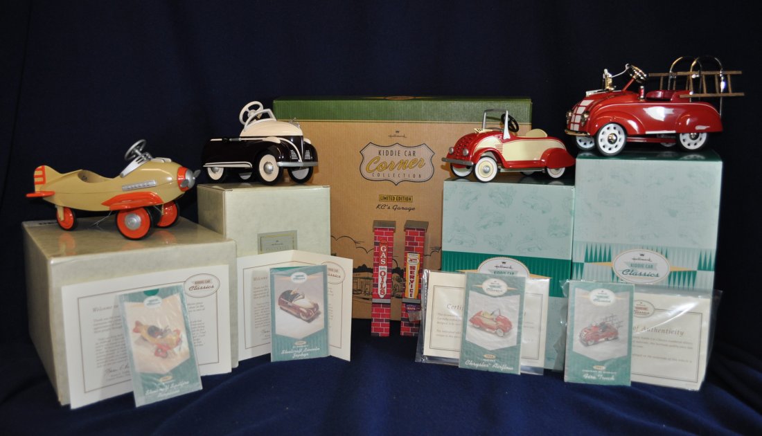 HALLMARK KIDDIE CARS KC CLASSICS GARAGE & CARS 5 PCS XT: Offered for your consideration this collection of 5 pieces By Hallmark Kiddie Car Classics Included is 1 - KC's Garage Pillars QHG3601 , 1 - 1939 Lincoln Zephyr QHG9015 , 1 - 1941 Spitfire Airplane QH