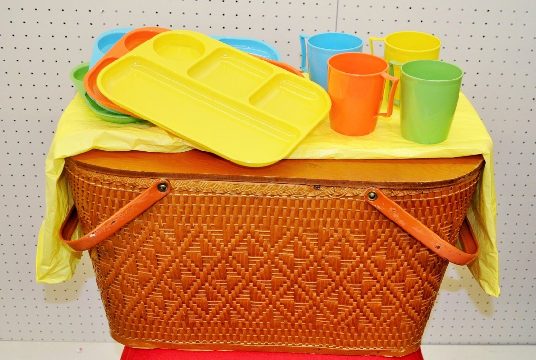VINTAGE PICNIC BASKET 4 TRAYS/PLATES CUPS FLATWARE XJ: We are very pleased to offer this fantastic vintage Wicker Picnic Basket and accessories for your consideration. This basket is well constructed, it has two wooden hinged lids and two metal handles an