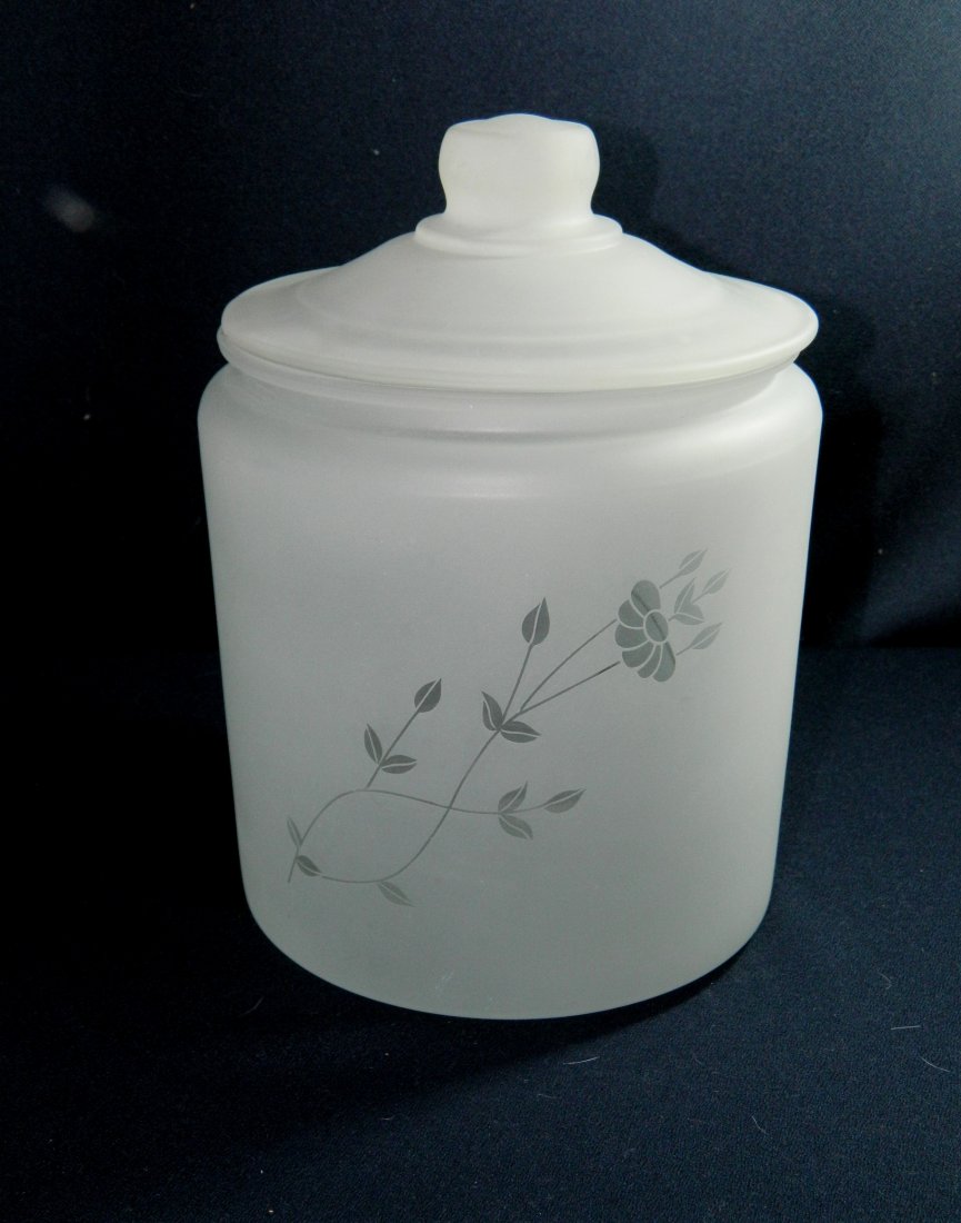 PRINCESS HOUSE FROSTED ETCHED HERITAGE COOKIE JAR XR: We are happy to offer this giant Frosted and Etched Cookie Jar/Canister by Princess House. This jar is big enough to hold your entire batch of Toll House cookies with room to spare! Frosted design all