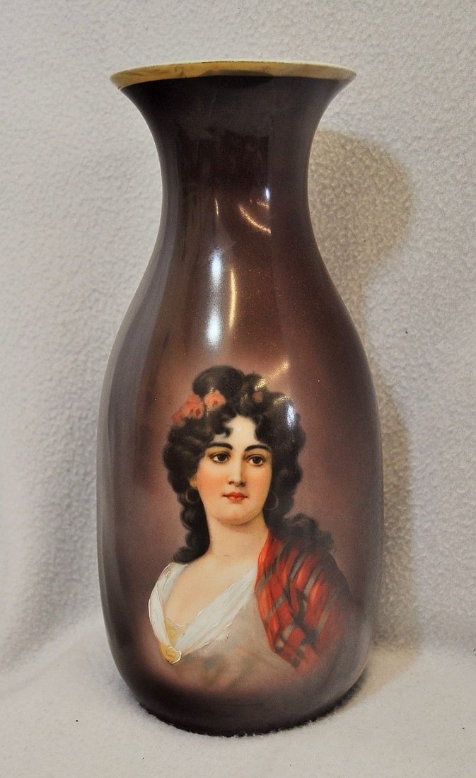 ANTIQUE 1910 Z. S. & Co BAVARIAN PORTRAIT VASE XT: We are very pleased to present this gorgeous 1905-1915 Zeh Scherzer & Co. brilliant porcelain Scottish Lass transfer medallion bottle style vase. This stunning antique piece of German porcelain featur
