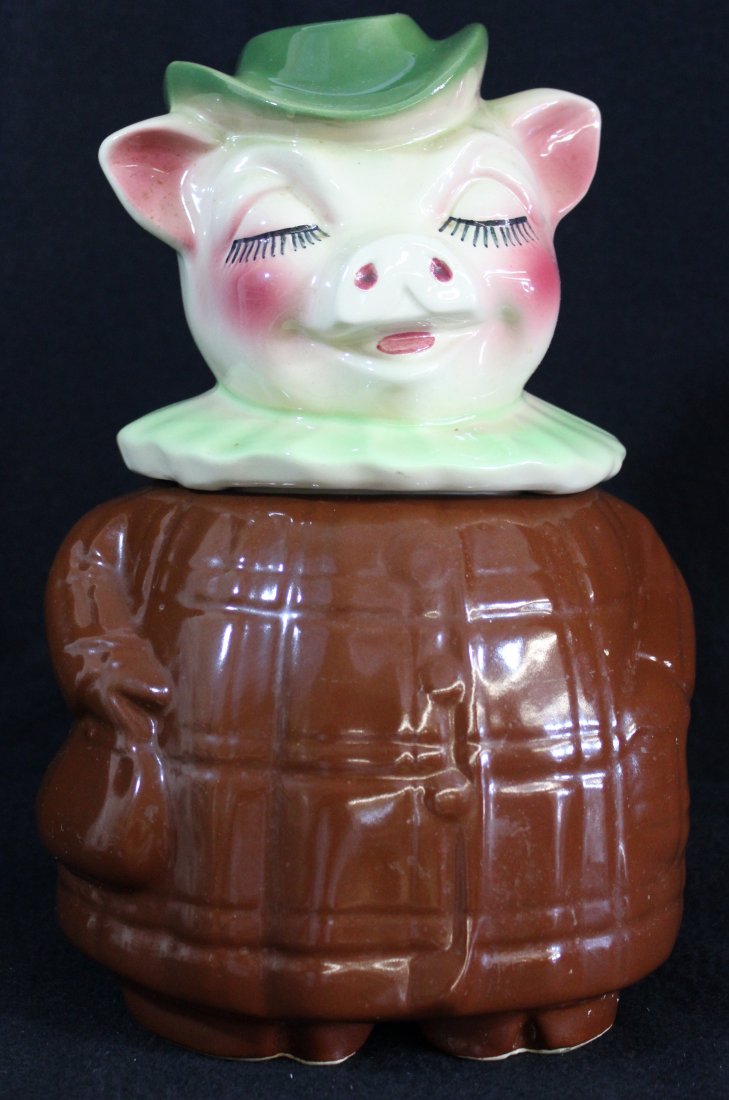 1945 SHAWNEE POTTERY BUTTERSCOTCH WINNIE COOKIE JAR XW: We are extremely pleased to present this scarce & spectacular ca. 1945-1950 Shawnee Pottery bank head cookie jar, in their patented Butterscotch Winnie pattern. This large 7.5 x 7.5 x 10.5" tall cooki