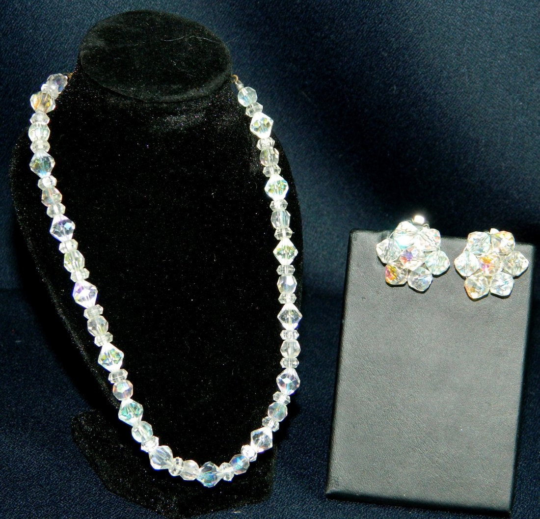 VTG AURORA BOREALIS RHINESTONE CHOKER & EARRINGS XR: We are pleased to offer this beautiful Aurora Borealis Crystal Necklace and matching clip Earrings. This is a single strand necklace, lightweight, with a fish hook closure in silver tone. The earrings