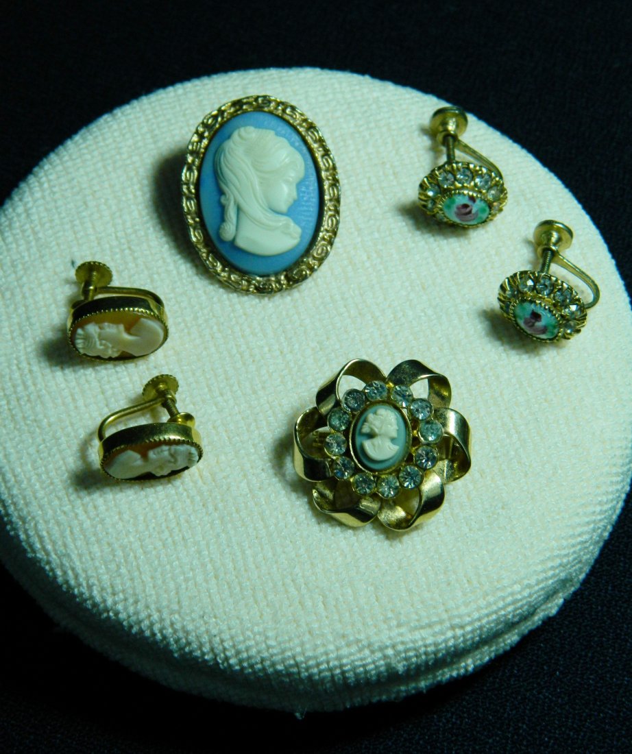 VTG 4PC WEDGWOOD CAMEO BROOCH EARRING 12k gf XR: We are pleased to offer this Vintage Jewelry lot of Cameo and Cameo style Brooch and Earrings. First, a large Blue Wedgwood Oval Brooch with a cream design on front of a young girl in raised relief. T