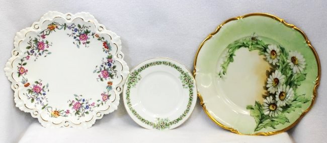 1900-60 HUTSCHENREUTHER ZDEKAUER OHME GERMAN PLATES XJ: We are extremely pleased to present this fine trio of German hand painted porcelain, beginning with a magnificent 10 x 10 x 1 inch Moritz Zdekauer plate finished in a spectacular rose garland. The Zde