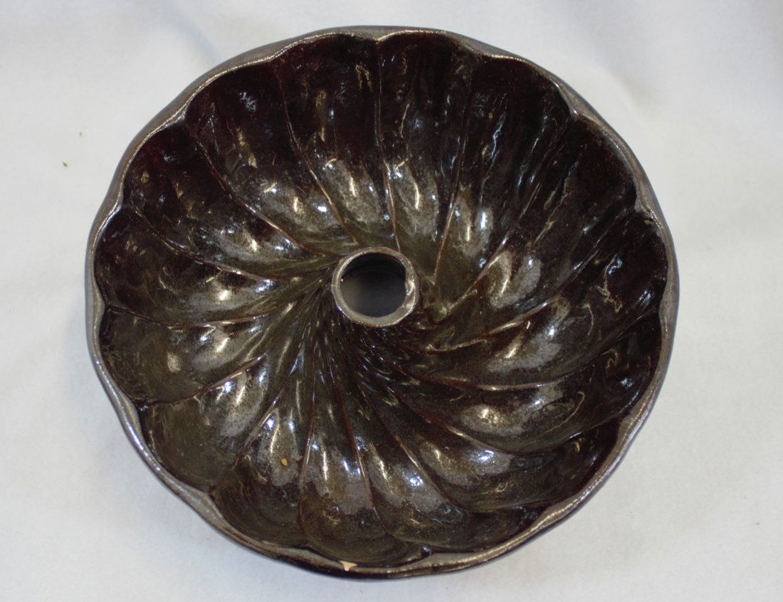 1870 AMERICAN N ENGLAND TURK'S CAP REDWARE CAKE MOLD XC: We are proud to present this first in a large collection of gorgeous ca. 1860’s to 1910 American Virginia, Pennsylvania, and New York glazed Redware Bundt Cake and Jelly / Aspic molds, diversely for