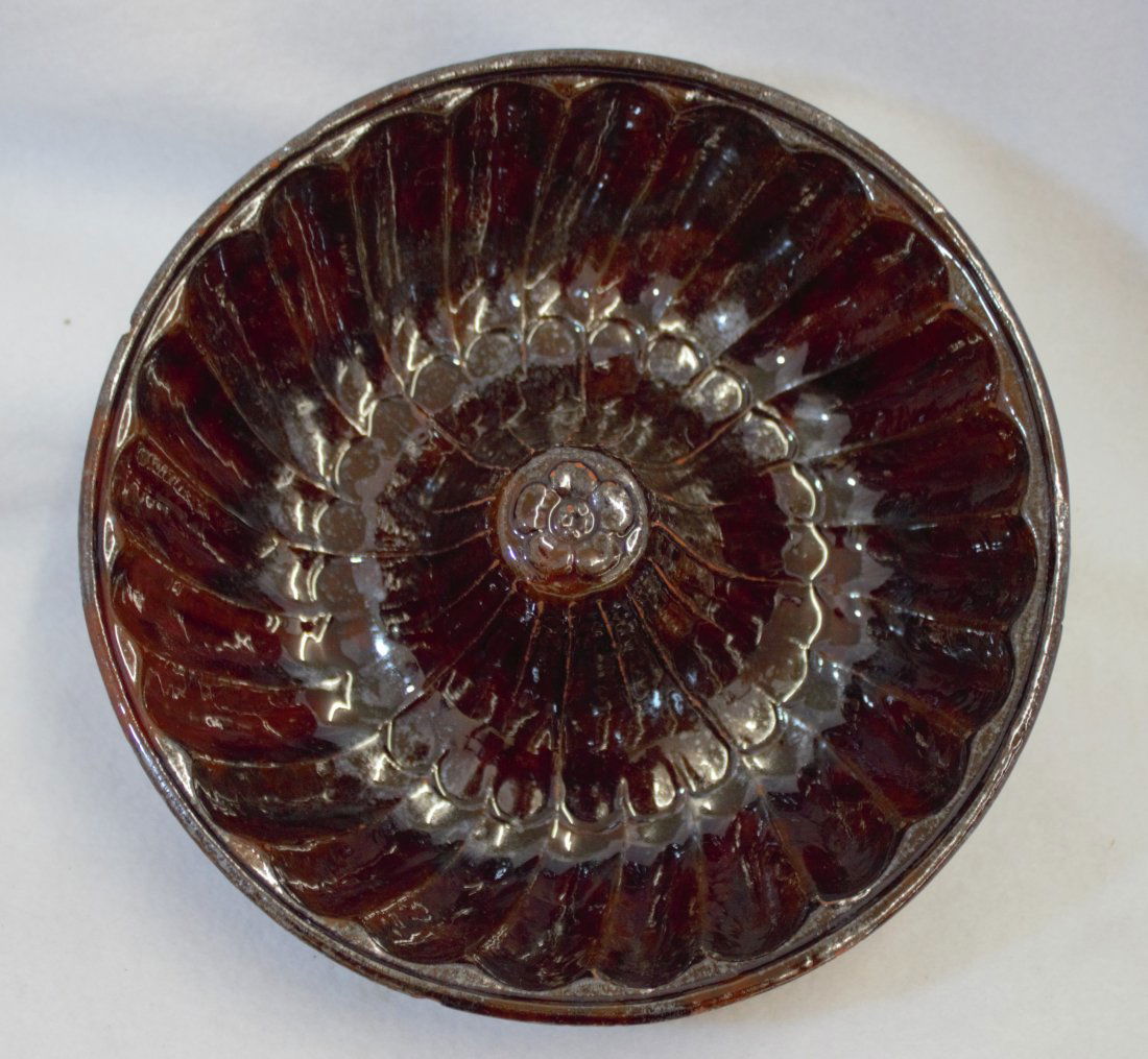 1870s ENGLISH TURK'S CAP REDWARE SPIRAL FLORAL MOLD XC: We are proud to present this next in a large collection of gorgeous ca. 1860’s to 1910 English, American Virginia, Pennsylvania, Maryland and New York glazed Redware Bundt Cake and Jelly / Aspic mol