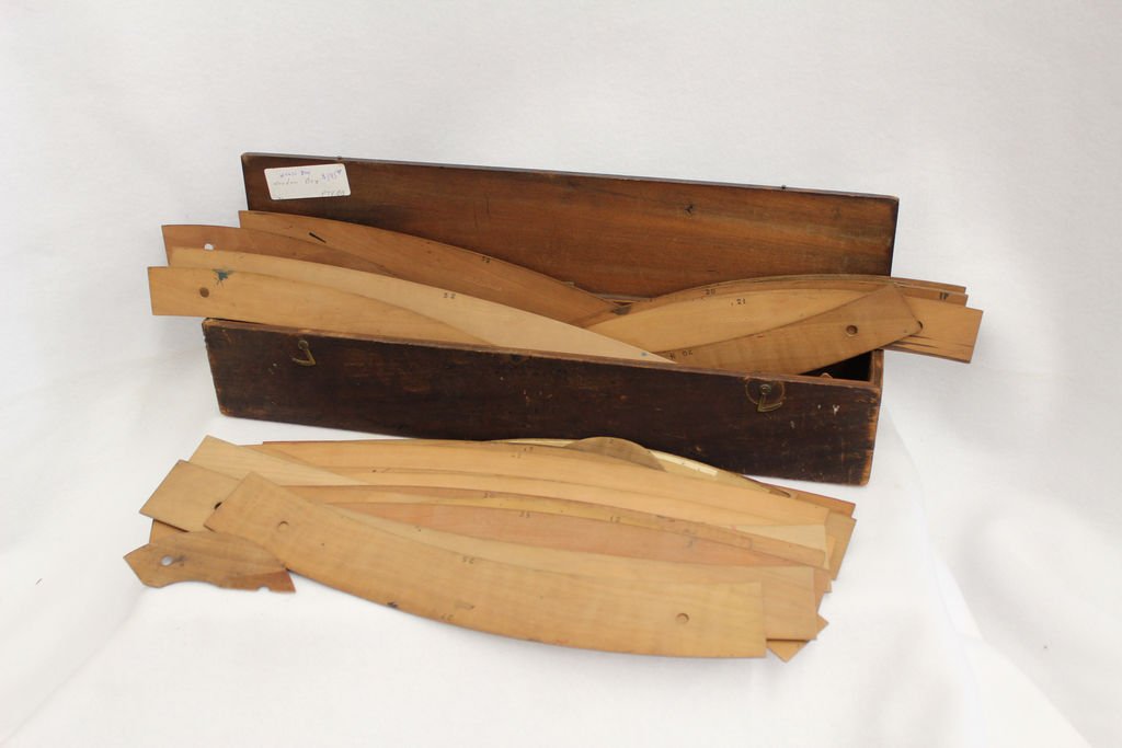 1920 WOOD HINGED BOX W PIANO REPAIR ARCHED TEMPLATES XC: We are pleased to offer that which we believe was part of a vintage piano / harpsichord repair kit. Made in the 1920s, this 4" tall x 20" long box come with a number of arched wooden apparent template