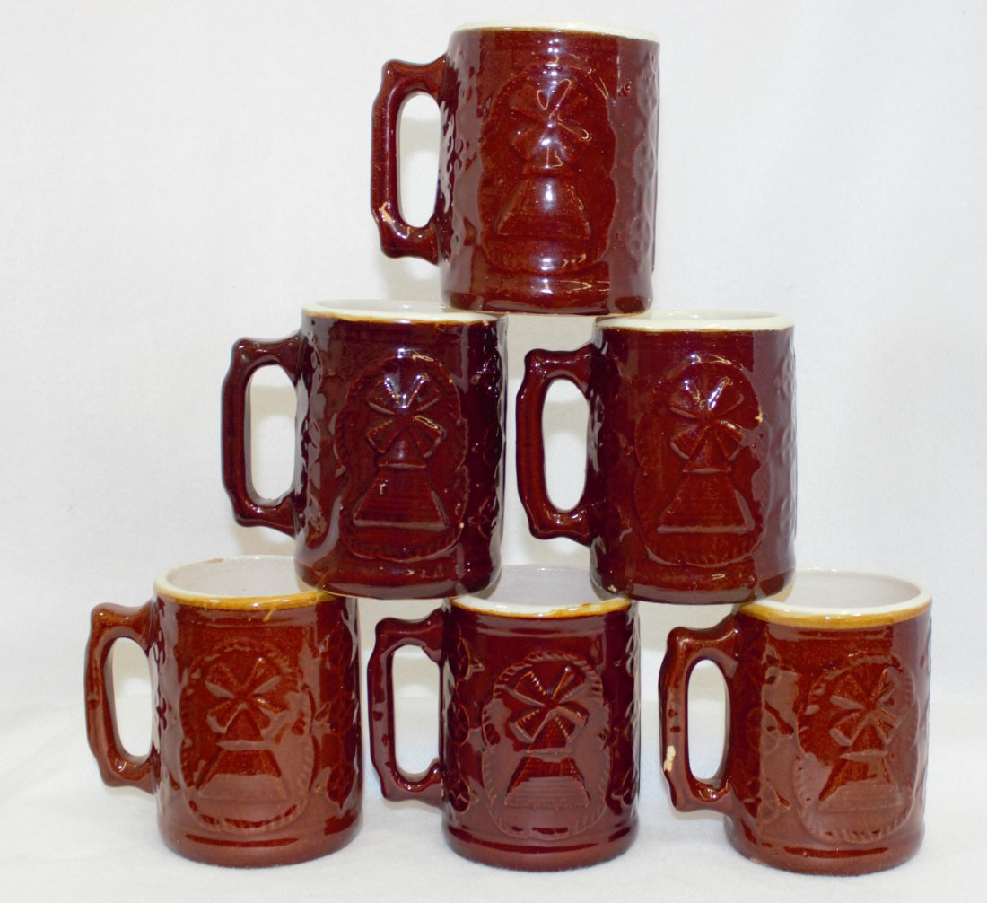 1920s BENNINGTON GLAZED WINDMILL SQUIRE POTTERY MUGS XC: We are very pleased to present this fine 1920s set of (6) vintage Bennington (Rockingham) glazed pottery coffee mugs. Each is finished in a windmill and smoking Squire mold pattern, and the bases are 