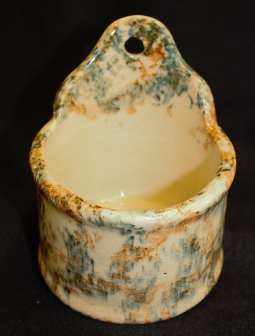 1890s ENGLISH SPONGEWARE WALL MOUNT SALT BOX XC: We are exceptionally pleased to present this next in a great collection of English Victorian earthenware pieces, featuring the 1860’s-1890’s Spongeware & 1900’s+ American Spatterware finishes. O