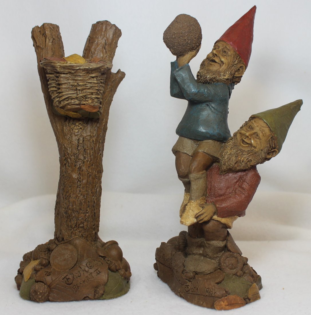 T CLARK GNOME SET SLAM DUNK & BASKET II RETIRED XZ: These two 8 inch high Tom Clark Gnome Figurines are called Slam & Dunk and Basket II , done in the 1980's and retired. Both have COA's ***Total Weight : 2# ***** Measurements: Slam Dunk : 3.75 x 4 x 8