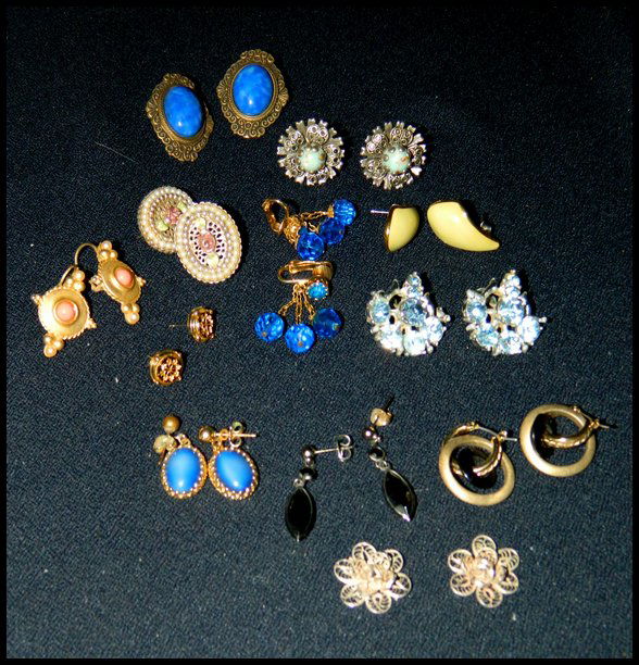 11pc EARRING LOT CORO BLUE RHINESTONE GLASS ENAMEL++ XR: We are delighted to feature this huge lot of earrings with the predominant color of dazzling blue hues. A number of these are signed, some are unsigned and they are a fairly even match of pierced and