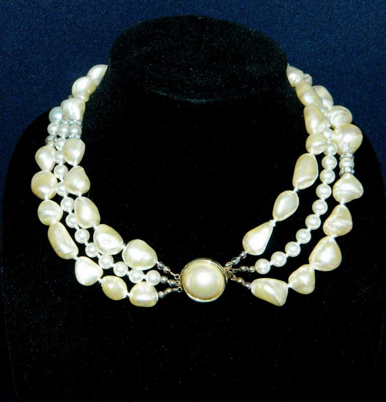 VTG 3 STRAND BAROQUE PEARL RHINESTONE NECKLACE 1960s XR: We are delighted to offer this exquisite and unusual glass Pearl Necklace, unsigned but by style and composition attributed to Miriam Haskell circa late 1960s. This is a HEAVY piece weighing in at 7.6