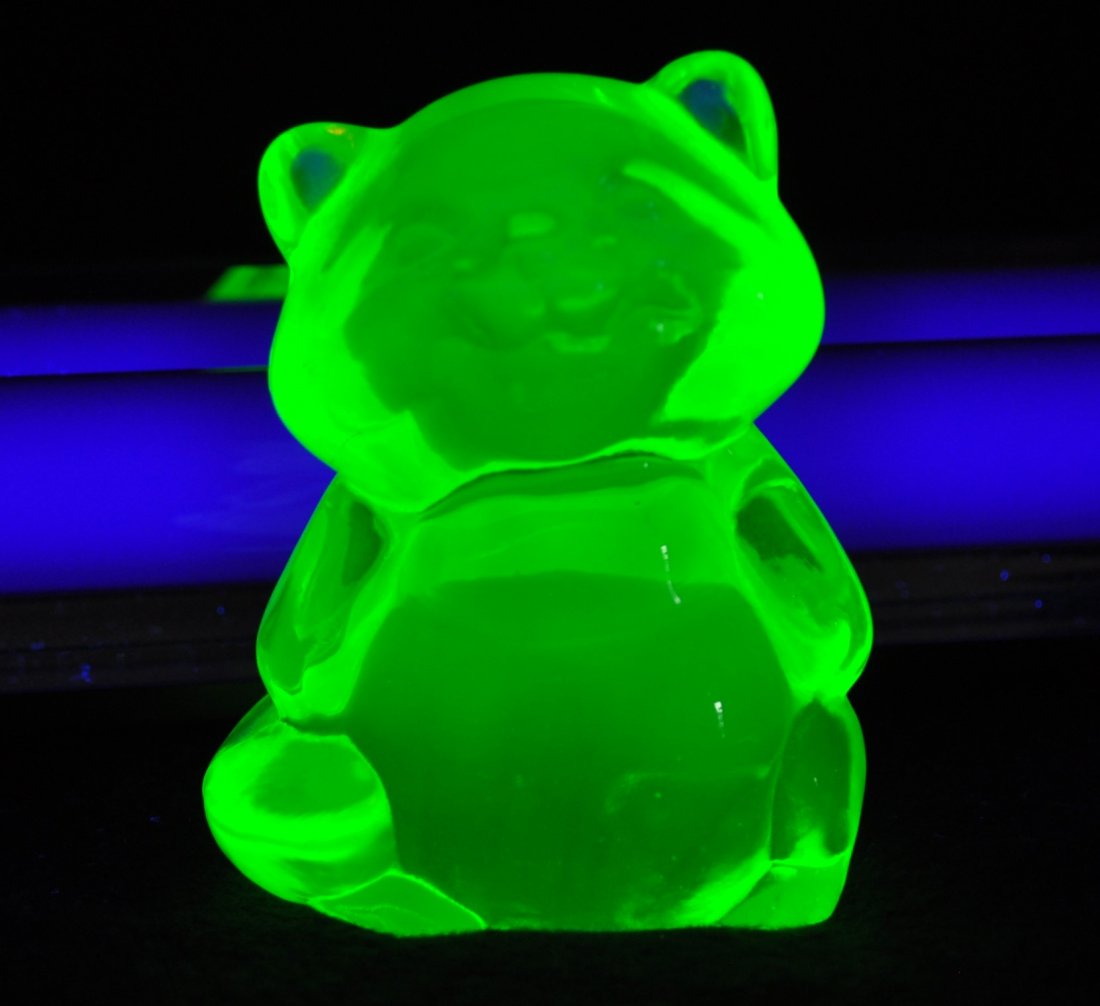 1990s FENTON TOPAZ OPALESCENT #5142 ROCKY RACOON XV: The AEAA is extremely proud to present this next fine piece of vintage ca. 1980-2005 Fenton Vaseline animal figurines / paperweights, from the large & diverse 30+ year collection of Mr. Loren “Butch