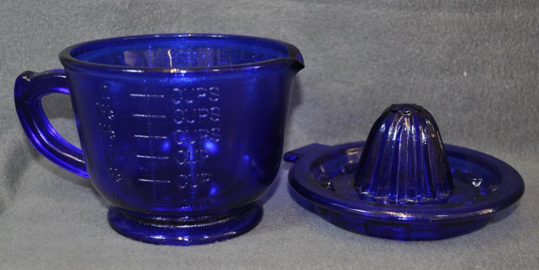 1930 / 1980s HAZEL ATLAS COBALT 2 CUP PITCHER REAMER XW: The AEAA is very pleased to present this conundrum, in the form of that which appears to be an original Hazel Atlas Cobalt 2 cup pitcher and reamer cover set. Cathy & gene Florence, on page #205 of th