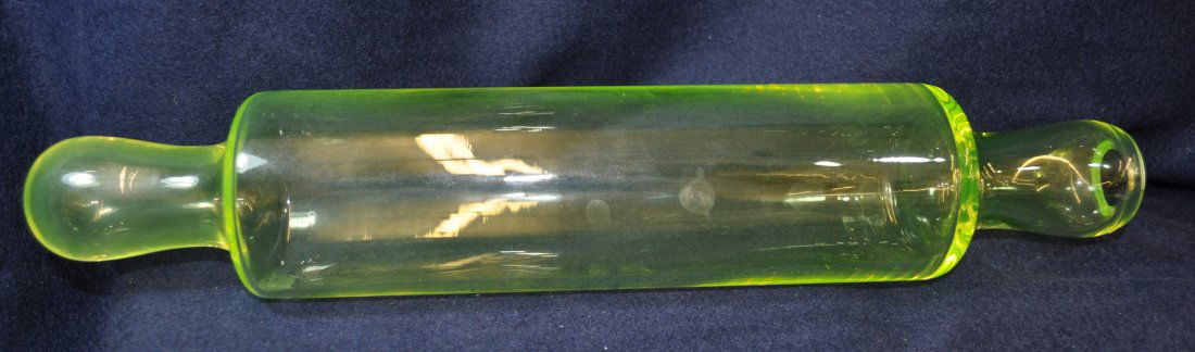 1920s US, ENGLISH GREEN URANIUM OPEN END ROLLING PIN XV: The AEAA is very pleased to present this next piece of valuable Vaseline Opalescent & Iridized glass items from the respected Loren (Butch) Morse collection. This lot represents a stunning & large 192