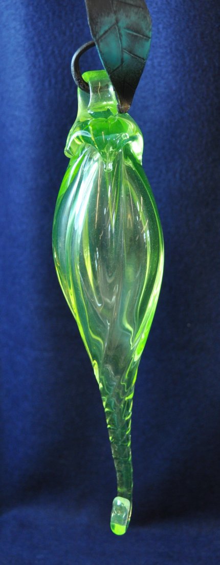 RARE 1/1 GIBSON MORSE FAMILY VASELINE ONION HANGER XV: The AEAA is very pleased to present this next piece of valuable Vaseline, Opalescent, or Green Uranium glass from the respected Loren (Butch) Morse collection. This lot represents an ULTRA RARE 1/1, G