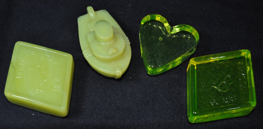 1980 BOYD VASELINE CUSTARD TUG DIAMONDS PAPERWEIGHTS XV: The AEAA is very pleased to present this next set of valuable Vaseline glass items from the respected Loren (Butch) Morse collection. This lot represents three stunning 1980s Boyd Crystal Art Glass Va