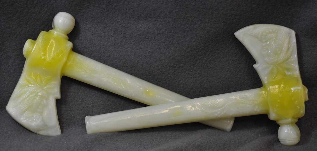 1980 BOYD YELLOW SLAG GLASS CHEROKEE STYLE TOMAHAWKS XV: The AEAA is very pleased to present this next pair of valuable Slag glass items from the respected Loren (Butch) Morse collection. This lot represents two stunning 1980s Boyd Crystal Art Glass yellow 