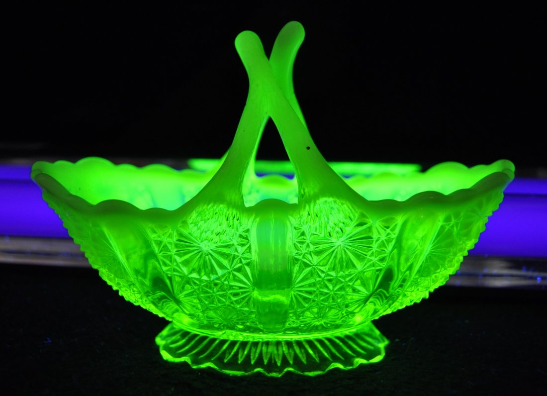 1960s FENTON TOPAZ OPALESCENT DAISY & BUTTON BASKET XV (1 of 9)