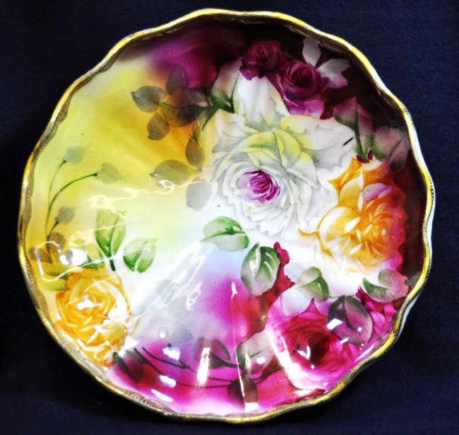 1930s BAVARIAN HP SCALLOPED PORCELAIN MAGNOLIA BOWL XW: The AEAA is very pleased to present this gorgeous 1930s Bavarian, hand painted, tri-foot & slightly inverted, vertical scalloped rim porcelain magnolia bowl, finished in the appropriate floral motif. 