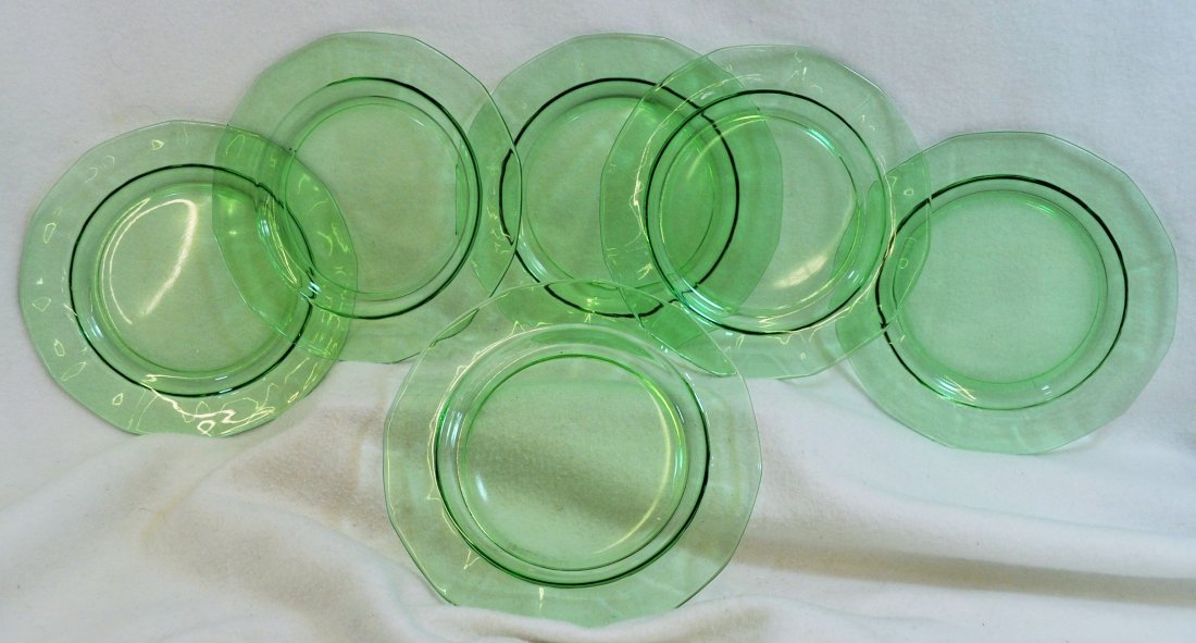 (6) DEPRESSION ERA GREEN URANIUM GLASS SALAD PLATES  XW (1 of 6)