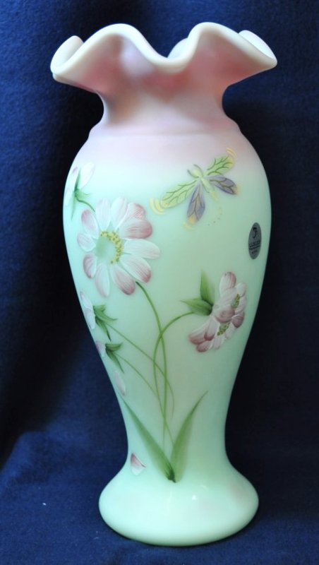 2000 FENTON LOTUS MIST BURMESE BUTTERFLY FLORAL VASE XW (1 of 8)