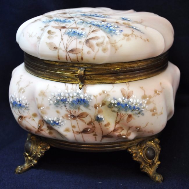 1895 GIANT CF MONROE WAVE CREST FOOTED HANDKERCHIEF BOX (1 of 8)