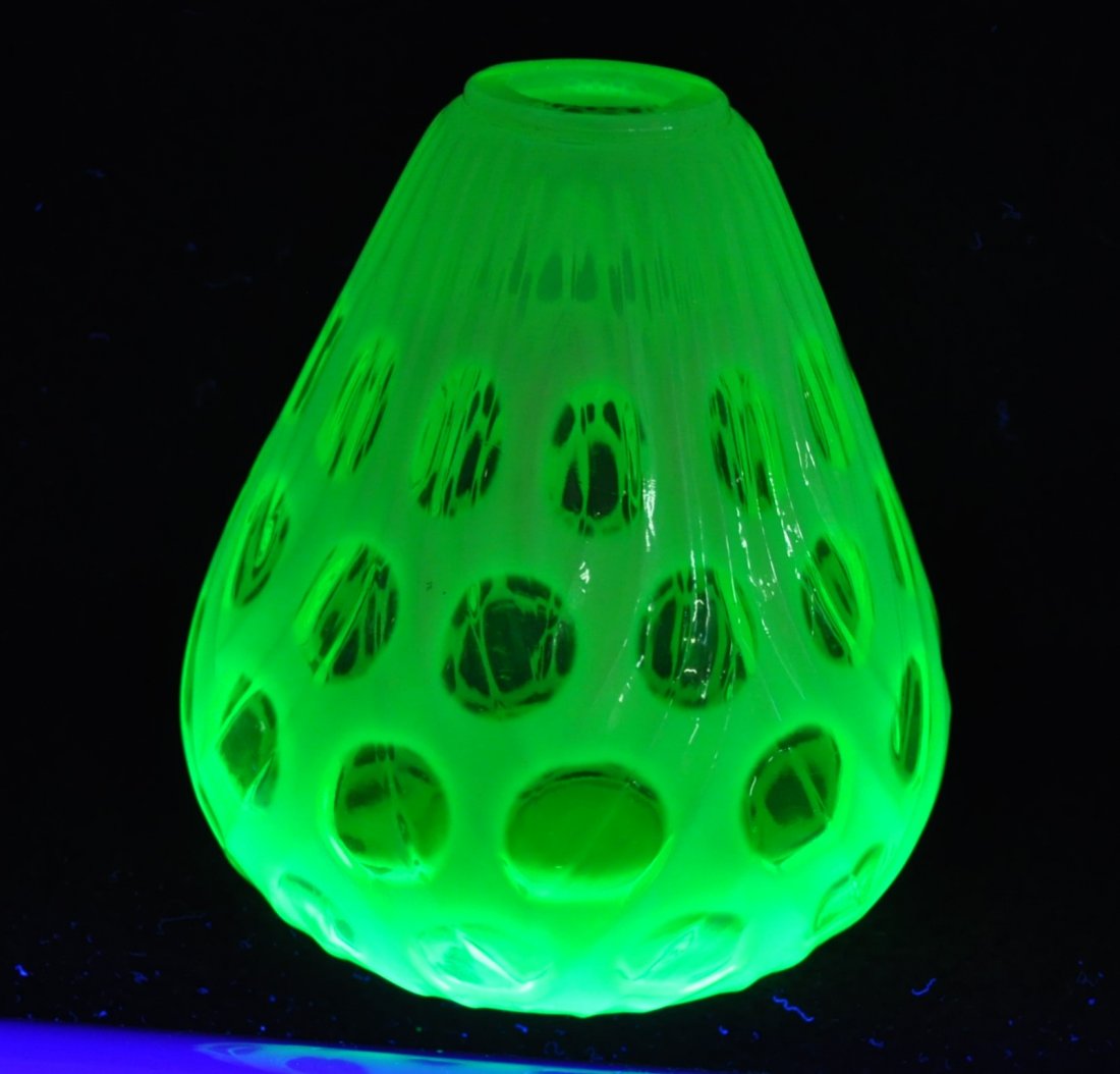 1959 RARE FENTON TOPAZ OPALESCENT COIN DOT IVY VASE (1 of 7)