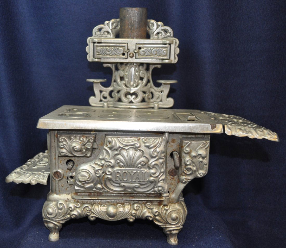 ANTIQUE CAST IRON TOY SILVER ROYAL WOOD STOVE (1 of 10)