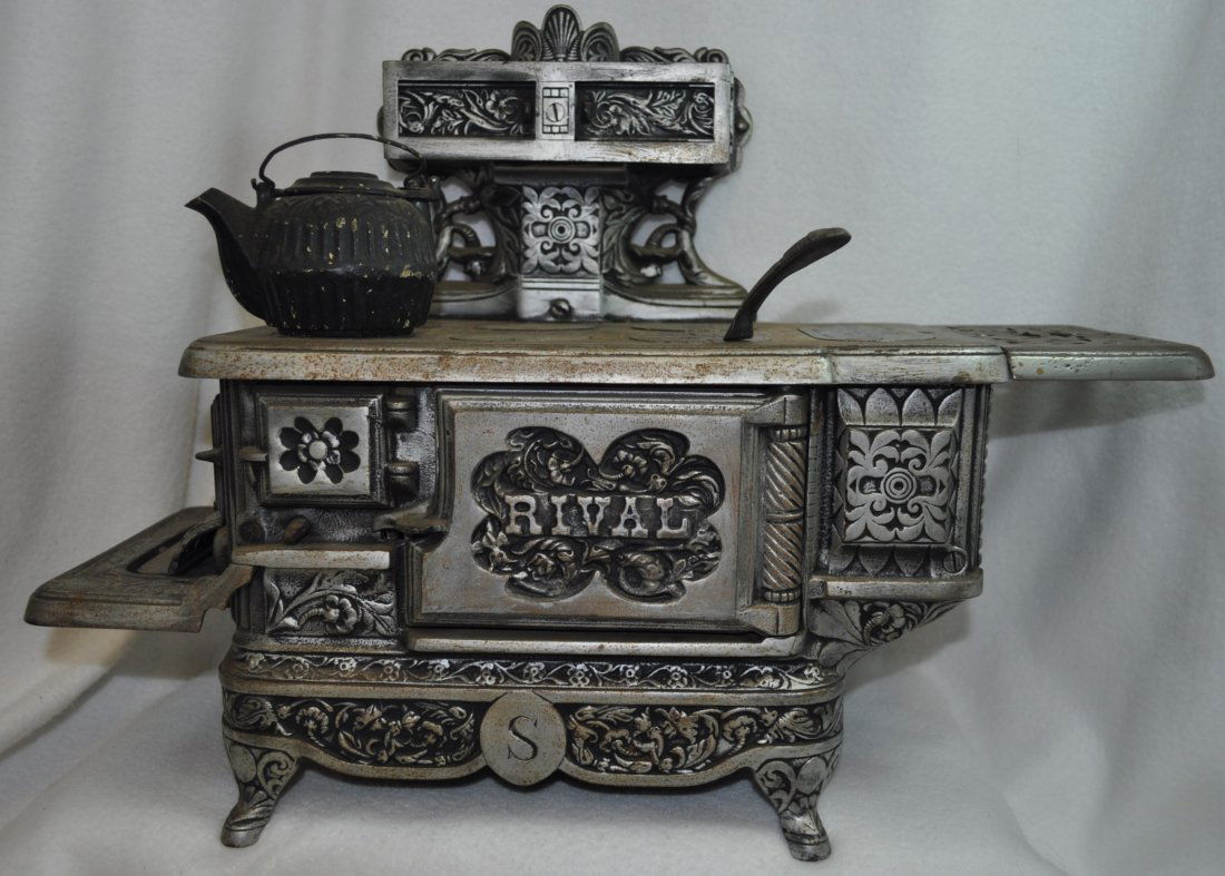 HUGE ANTIQUE TOY CAST IRON RIVAL COOK STOVE 1895