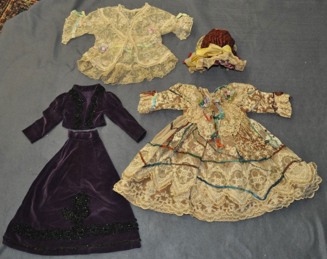 VTG DOLL CLOTHES VICTORIAN VELVET LACE BONNET (1 of 8)