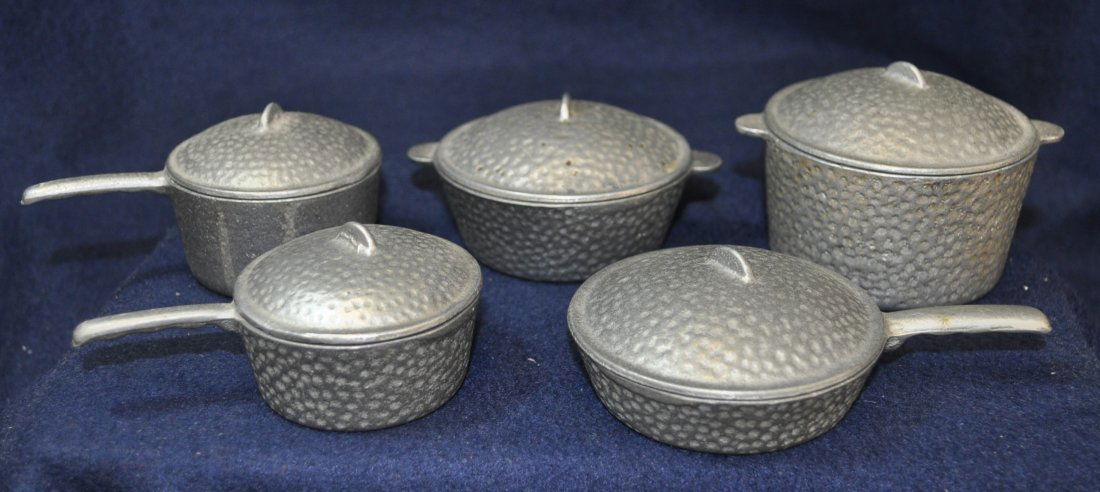 ANTIQUE CHILD'S POTS AND PANS HAMMERED ALUMINUM 1930 (1 of 7)